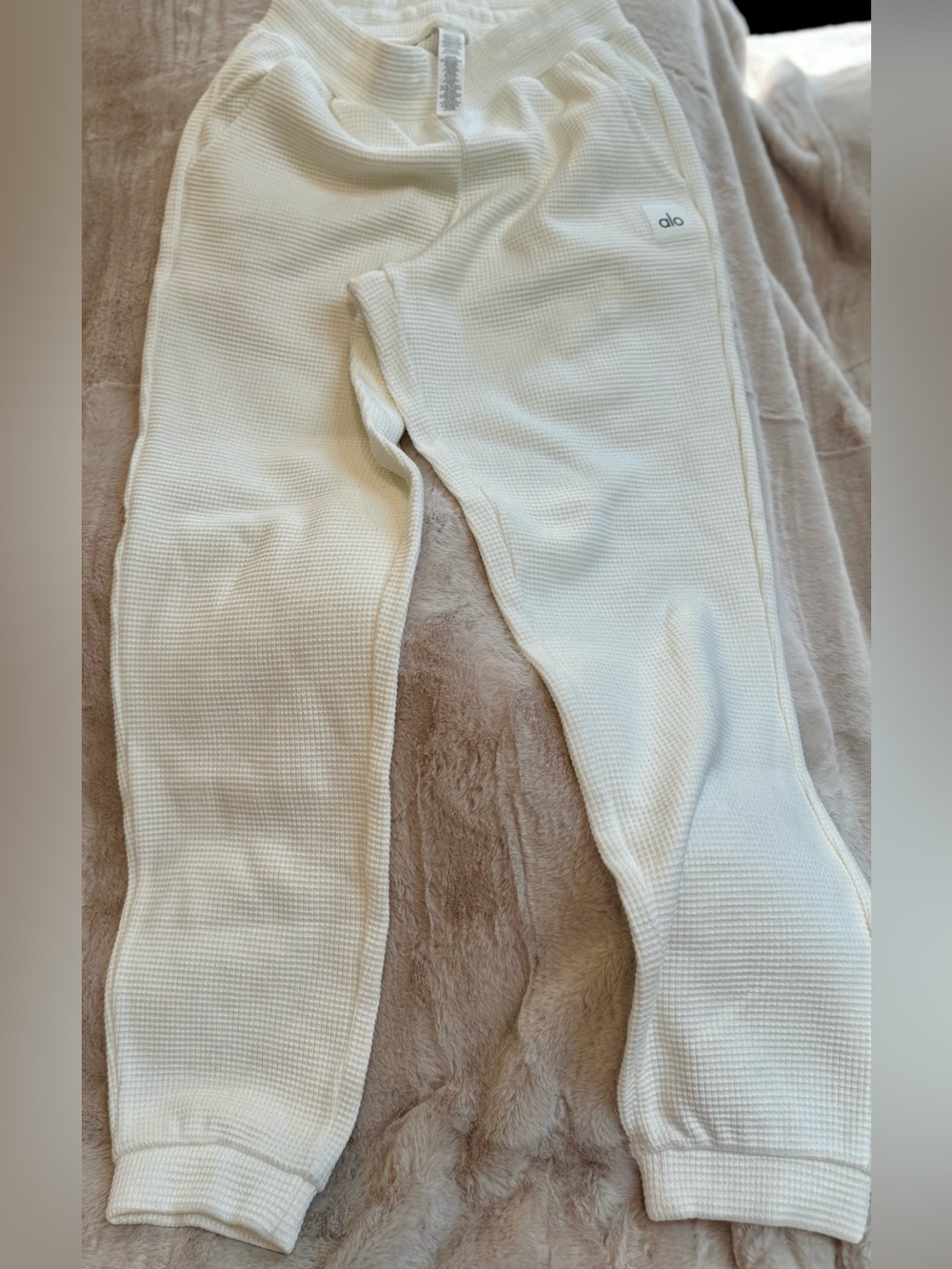 ALO Waffle Weekend Escape Jogger Ivory: NWOT